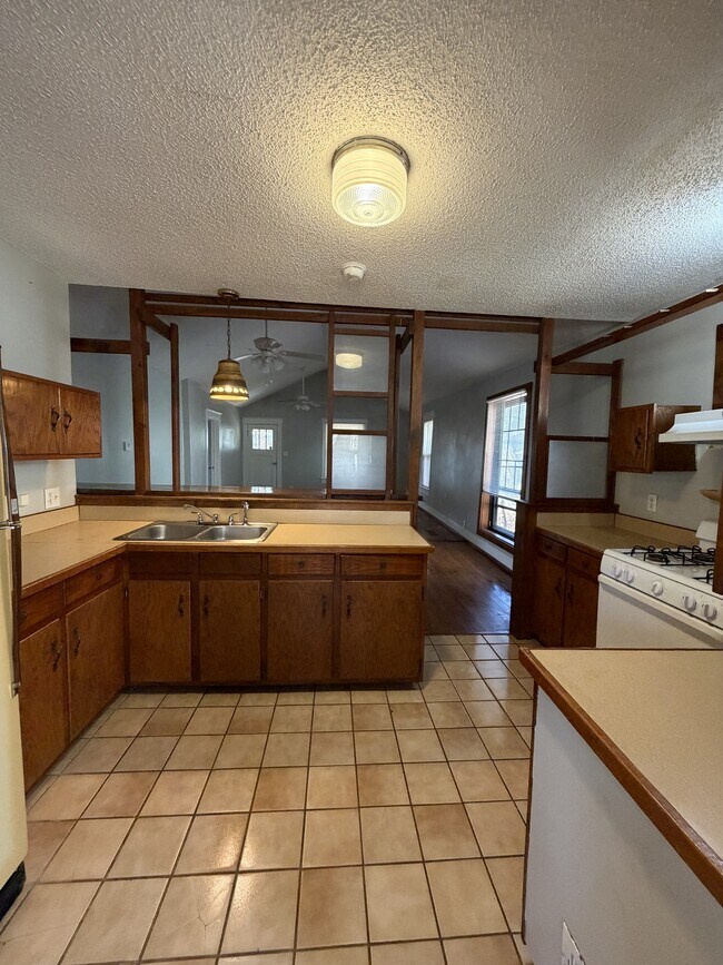 Photo - 416 E Huntsville Rd