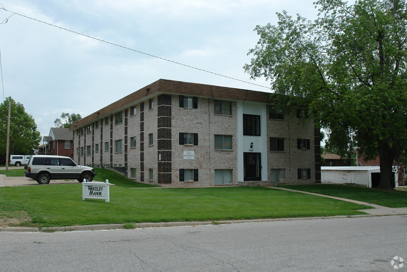 Wakely Manor - Wakely Manor Apartments