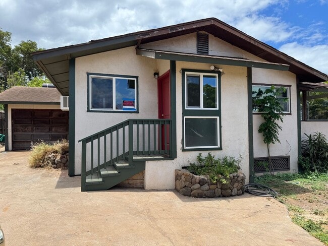 Building Photo - 242 Kanani Rd Unit Main 3 Bed 1 Bath Rental
