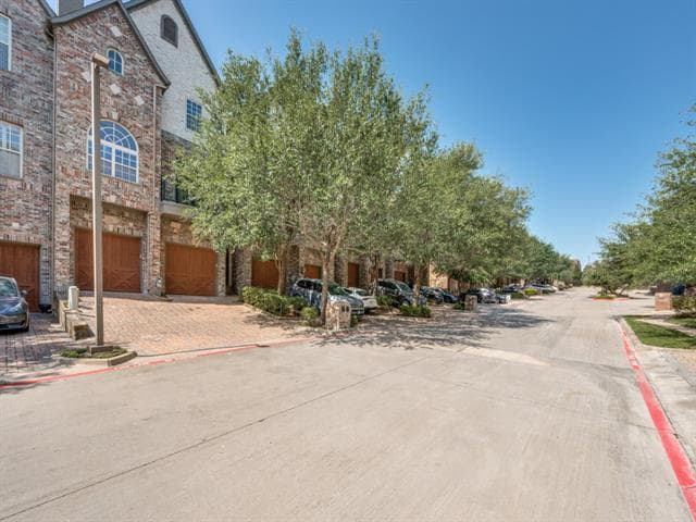 Photo - 736 Rockingham Dr