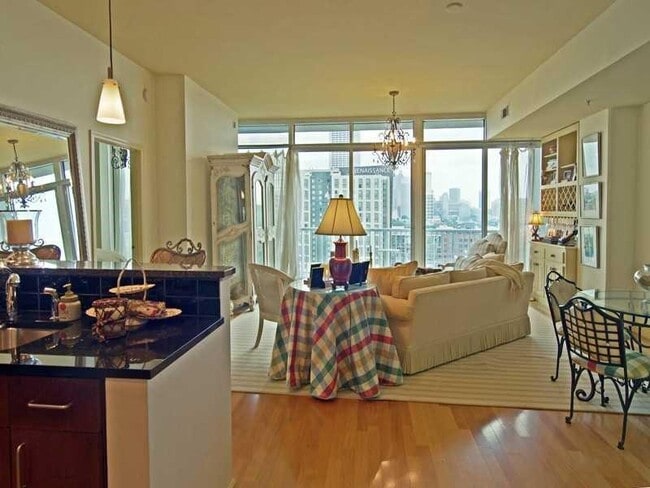 Photo - 950 W Peachtree St NW