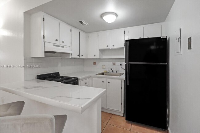 Photo - 753 Michigan Ave Unidad 3B