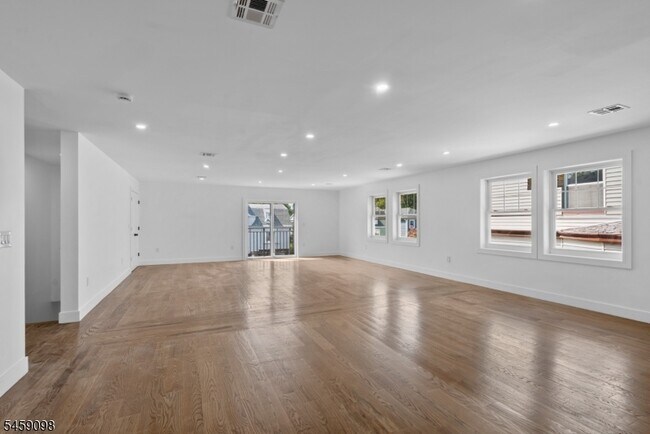144 N 14th St
