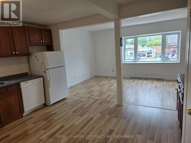 Photo - 5126 Victoria Ave Unit 6
