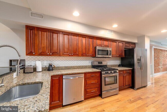 Photo - 1825 Light St