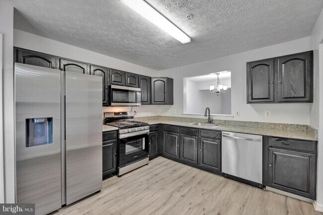 Photo - 2406 Lemontree Ln