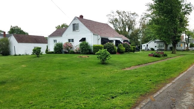 Photo - 935 Marshall Dr