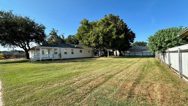 Photo - 413 Trist Pl