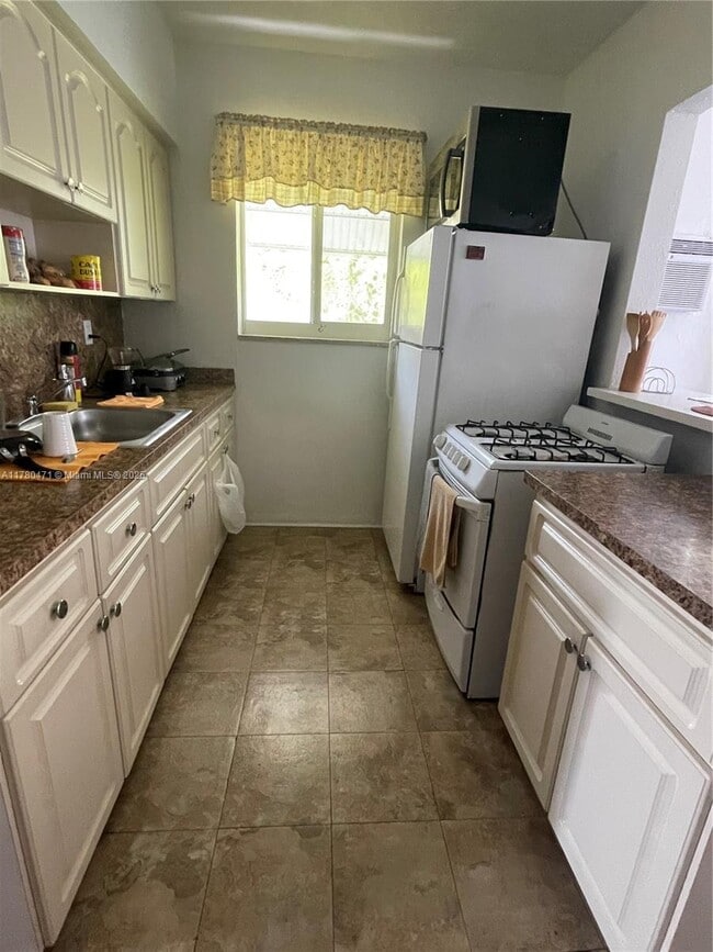 Photo - 1000 Biarritz Dr Unit 3