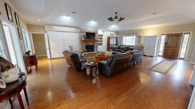 Photo - 904 Belle Arbes St