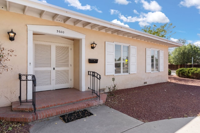 Photo - 3600 Mackland Ave NE