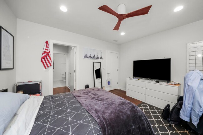 Photo - 650 N Green St Casa