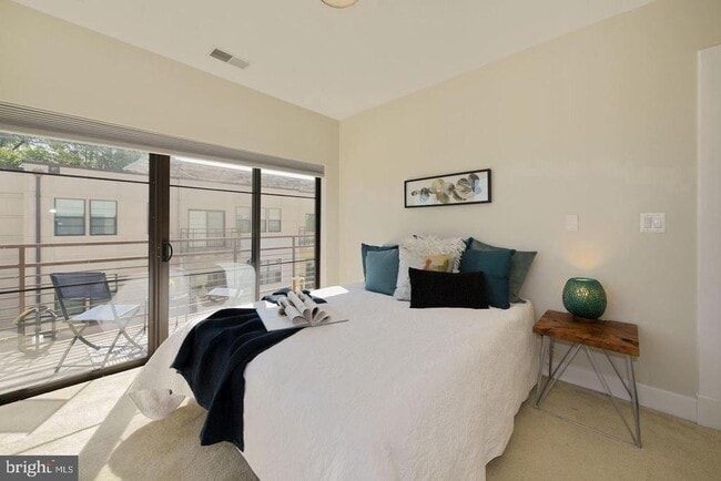 Photo - 5201 Wisconsin Ave NW Unidad 406