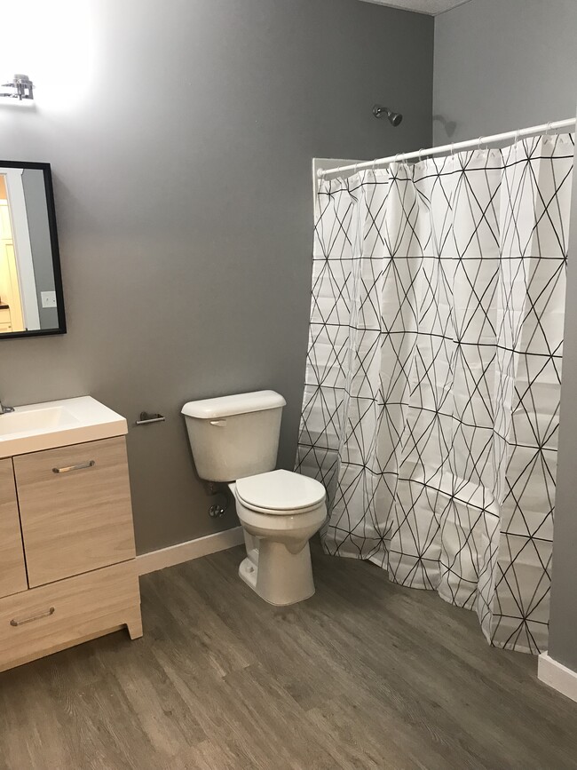 Photo - 208 1/2 Main St S Unit B