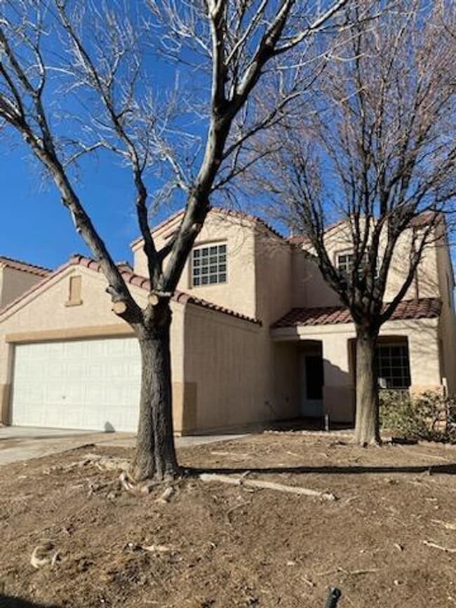 Building Photo - 4 Bed/2.5 Bath - Remodeled