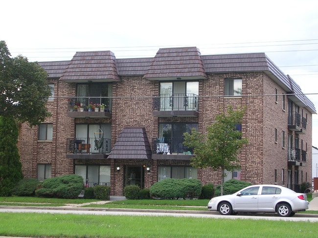Building Photo - 5214 W Forest Home Ave Unit 101