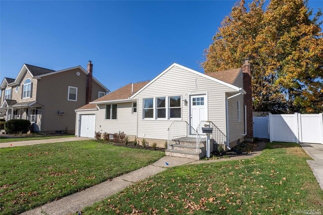 Photo - 24 Woodbine Dr S