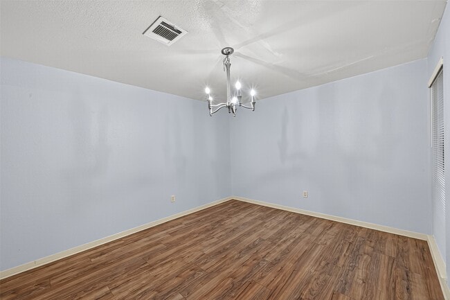 Building Photo - 3906 Glen Cove Cir