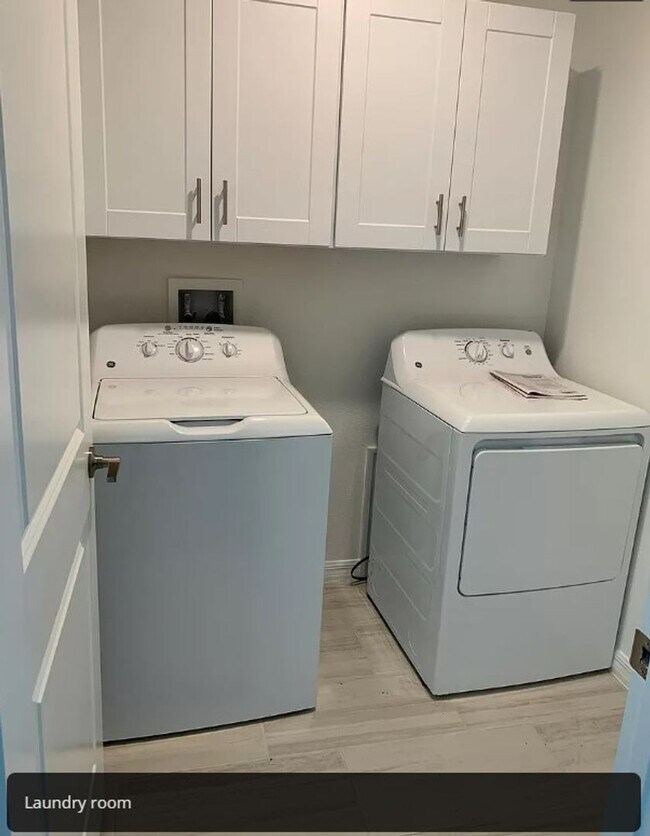 Photo - Stunning 4 Bedroom, 3 Bathroom House! Avai...