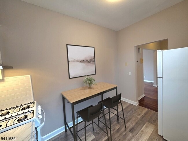 Photo - 579 Belleville Ave Unidad 8