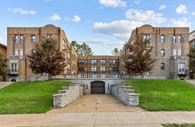 Building Photo - 7334-302 Forsyth Blvd Unit 7334-302 Forsyth Blvd Rental