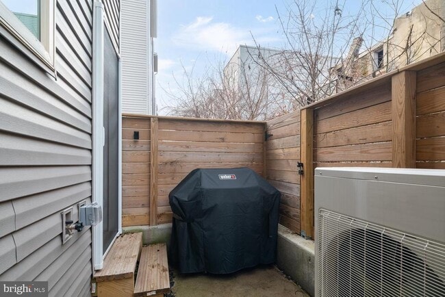 Photo - 1940 N Orianna St