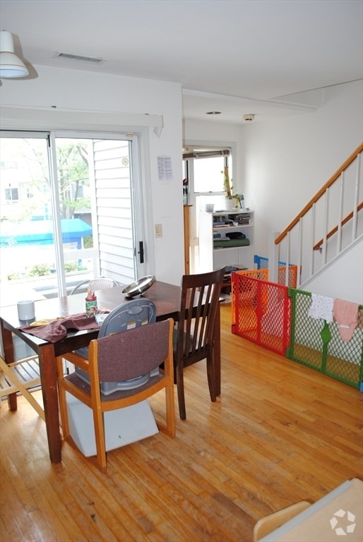 Building Photo - 31 Henry St Rental