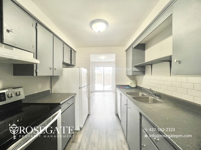 Photo - Spacious 3-Bedroom Stacked Townhouse with Garage & Backyard in Waterloo Unit 2