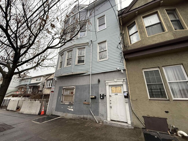 Building Photo - 165 Danforth Ave Unit 3