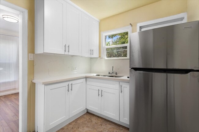 Photo - 1639 Carmona Ave