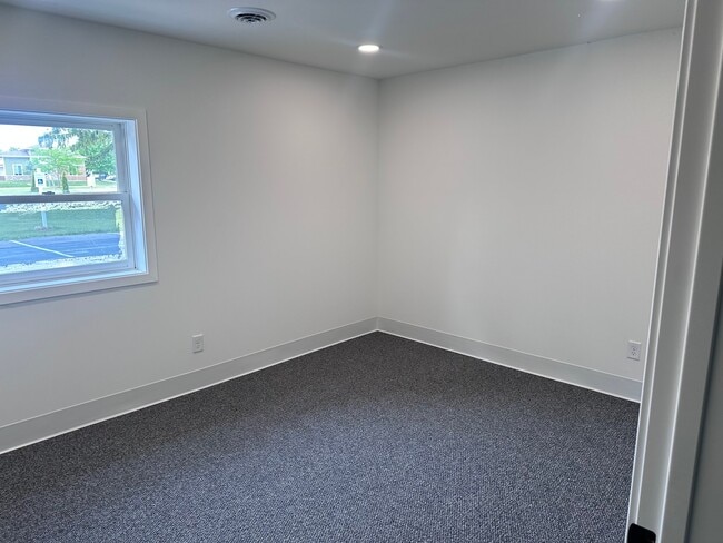 6714 W Mequon Rd