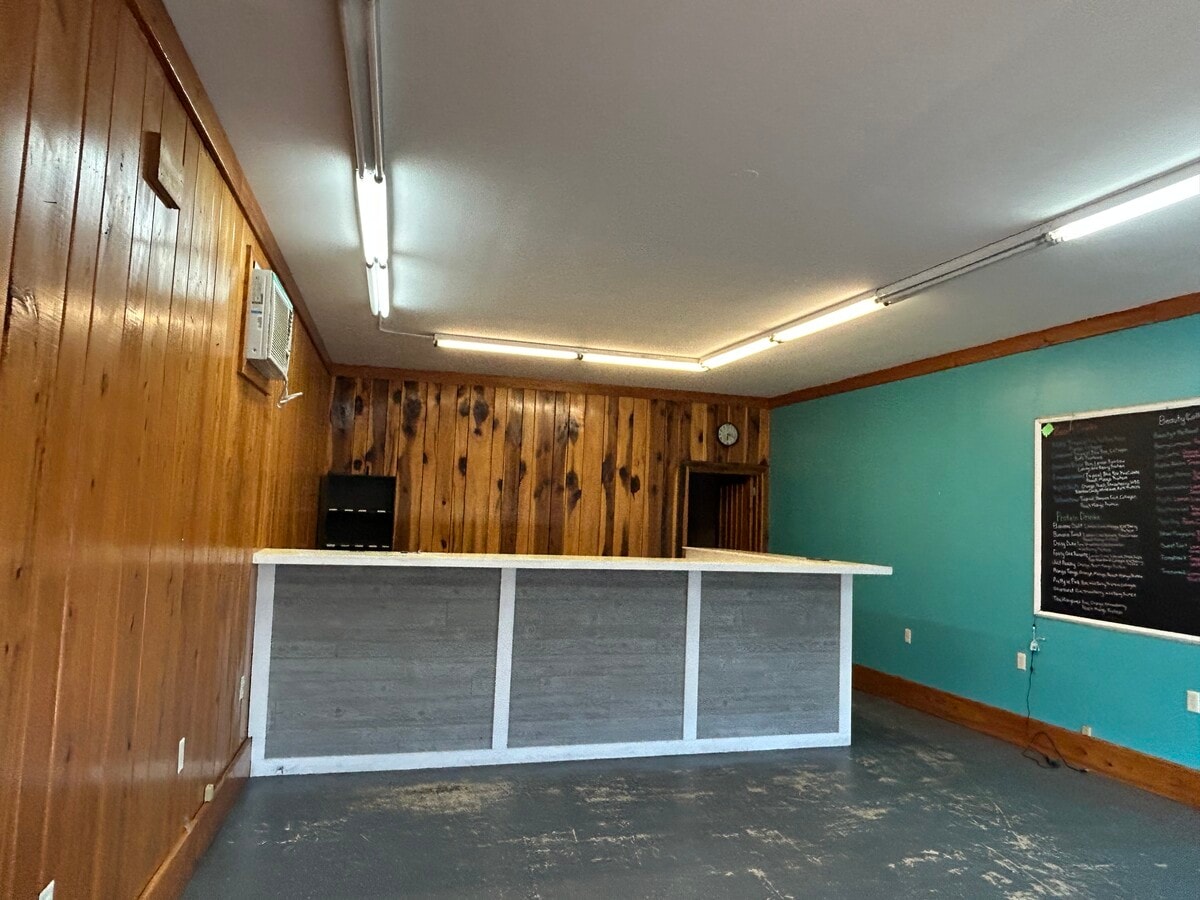 Photo - 101 W Barnard St