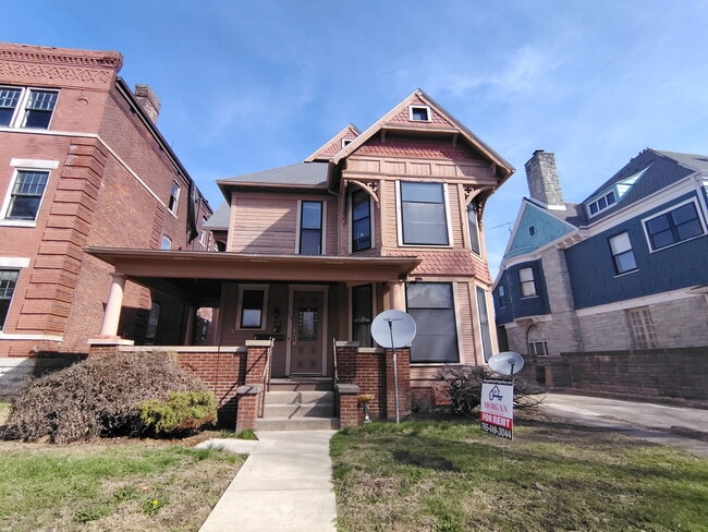 Photo - 714 W Main St Unit 3