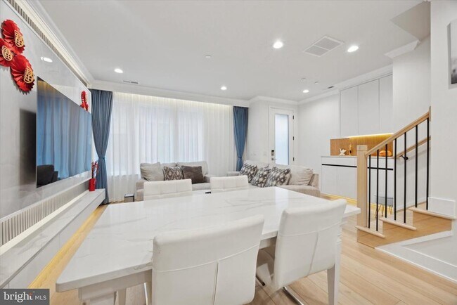 3001 Sedgeview Walk
