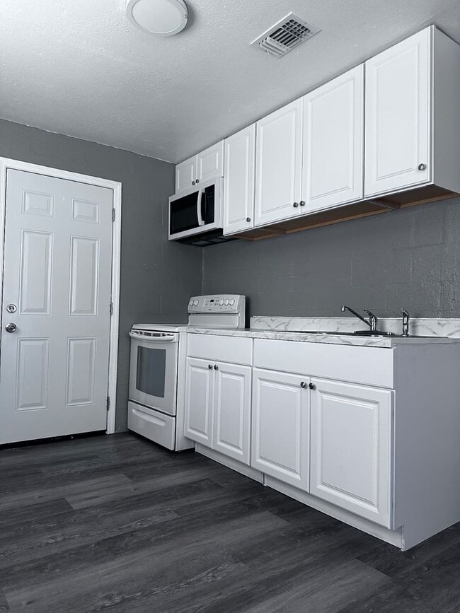 Photo - 307-309 3RD TERRACE SW, MULBERRY, FL 33860 Unit 307 SW 3rd Terrace