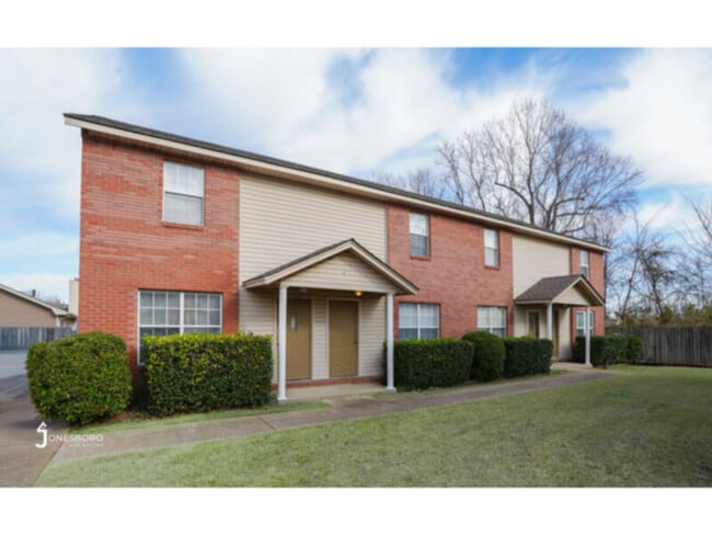 Building Photo - Lakewood Crossing Townhouses: Included Water/Sewer - Remodeled