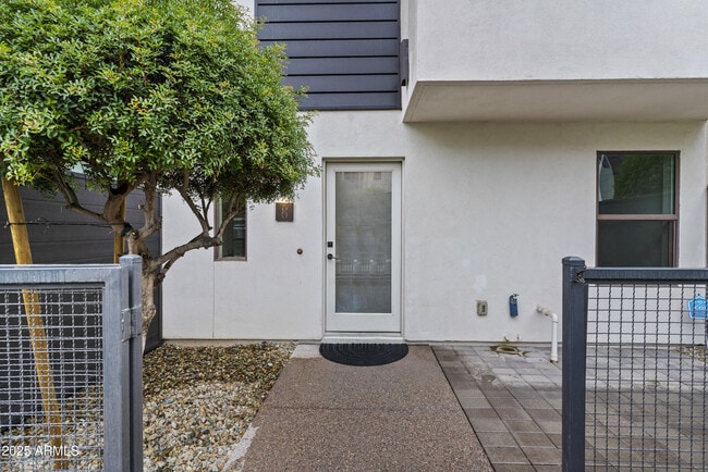 Photo - 325 E Coronado Rd