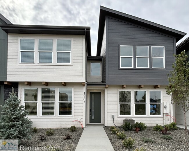 Building Photo - 1207 N Webb Wy Rental
