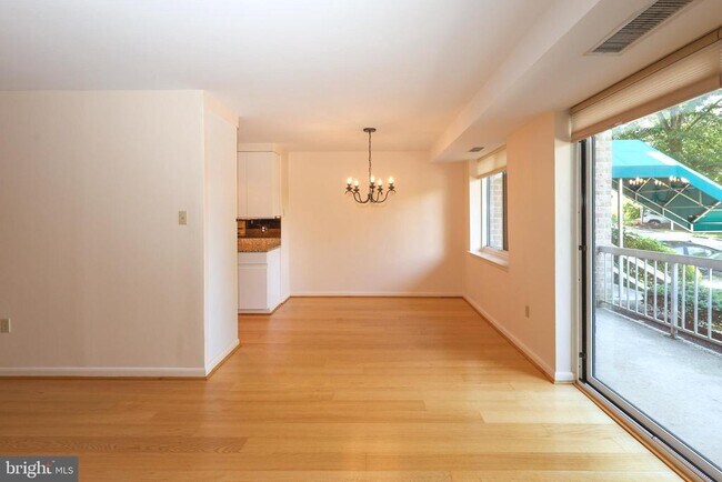 1637 Oakwood Dr Unit S-122
