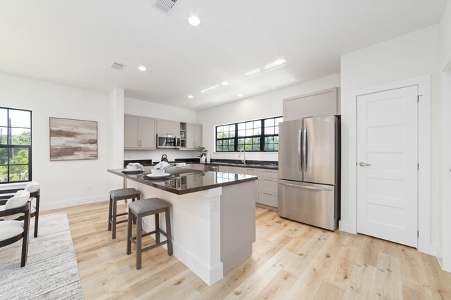 Photo - 11916 S Hoa Sen Cir