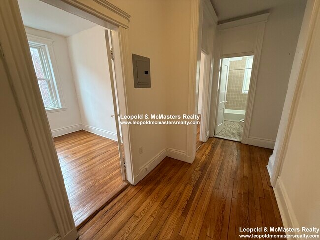 Building Photo - 126 Warren St Rental
