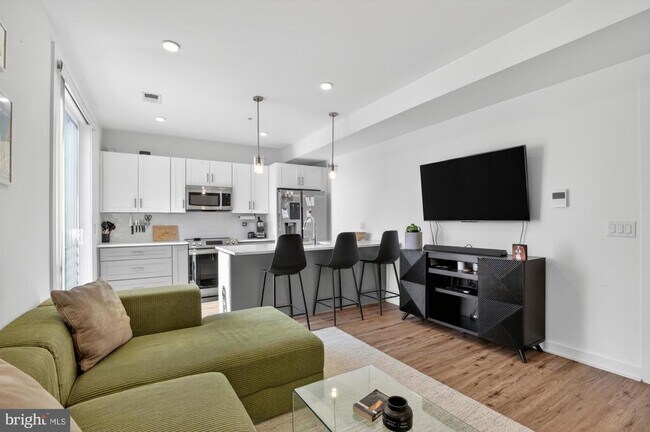 Building Photo - 304 Master St Unit 5