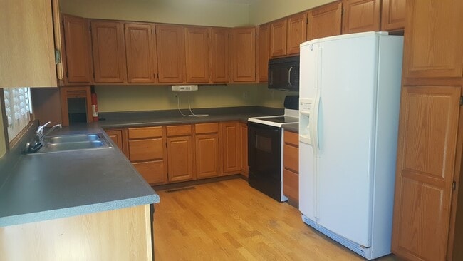 835 Lori Ct