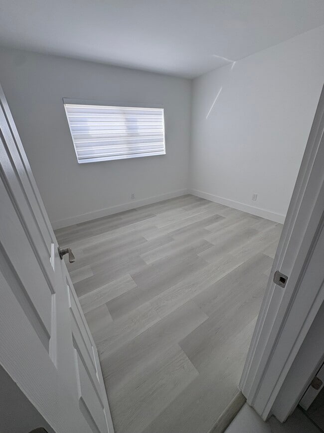 Photo - 5050 Bayview Dr Unit 6