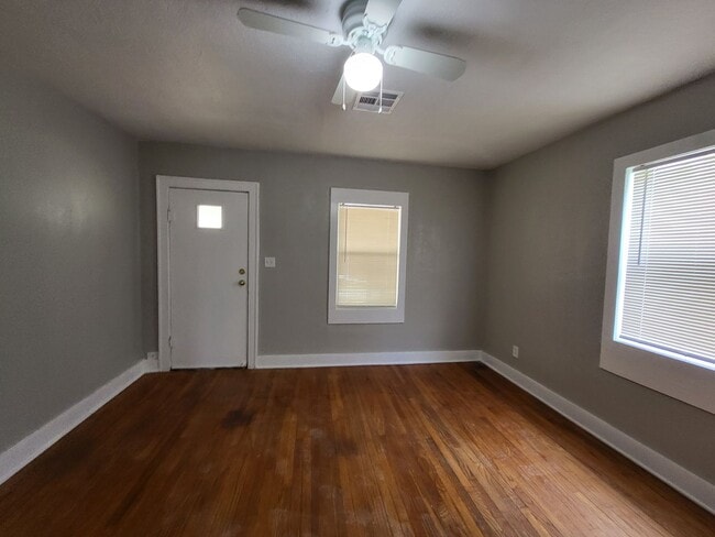 Photo - Remodeled 1 bedroom 1 bathroom duplex hous...