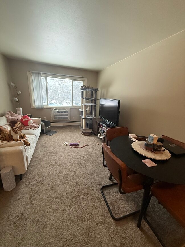 Living Room - River Park Apartments