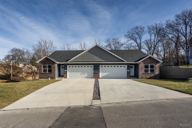 Photo - 652 N Kansas St