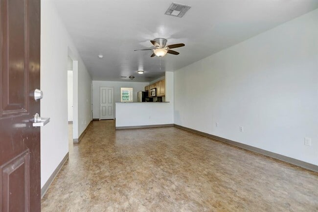 Photo - 706 W 6th St Unit C