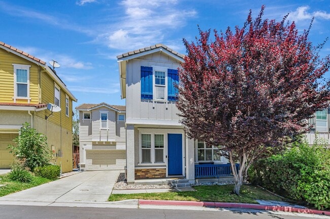 Building Photo - $4595 - Modern and Comfortable 4 Br/3 Ba home in the quiet Foothills of West Gilroy