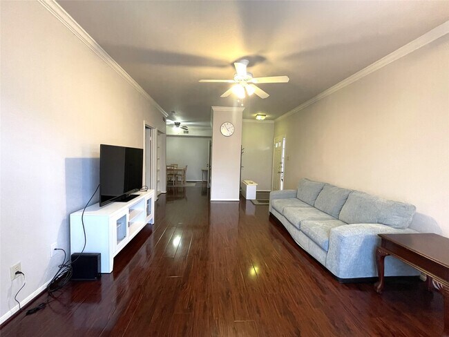 Building Photo - 2255 Braeswood Park Dr Unit 232